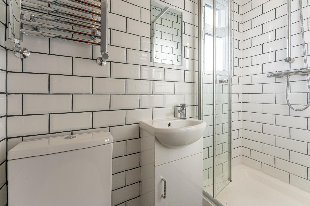 Stylish 5-Bed Home, Each With En-Suite And Own Tv Ковентри Экстерьер фото