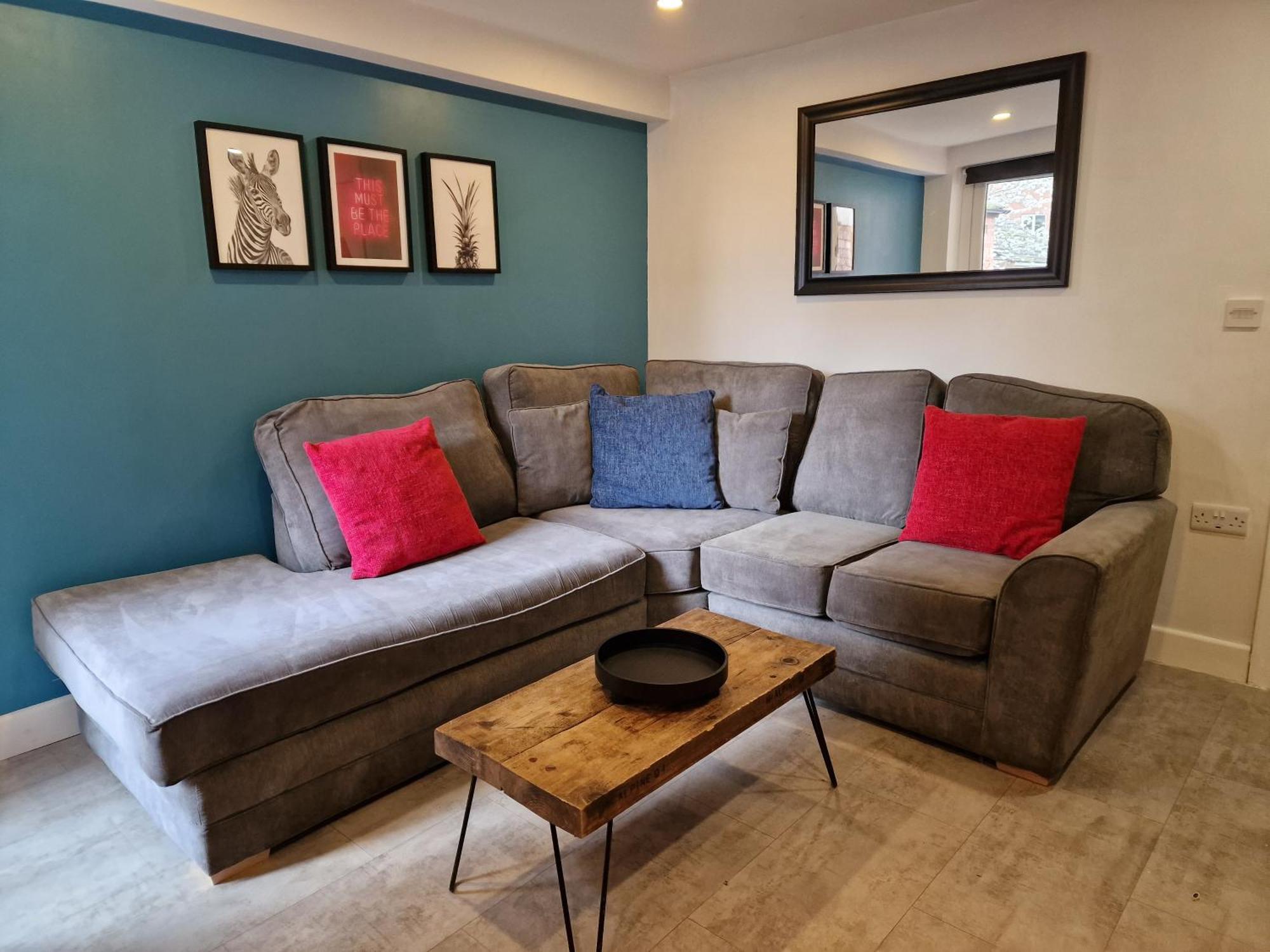 Stylish 5-Bed Home, Each With En-Suite And Own Tv Ковентри Экстерьер фото